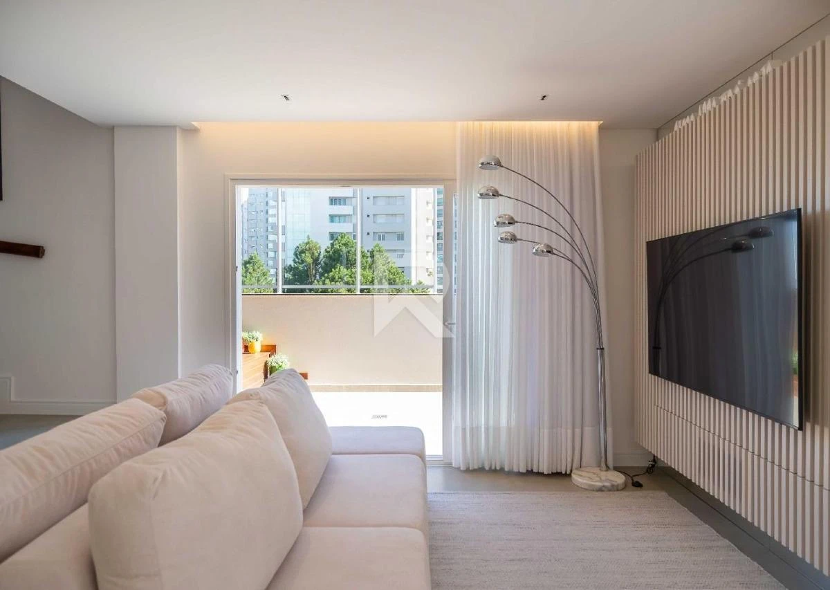 Furnished apartment, 194 m², with floor-to-ceiling windows — photo 18