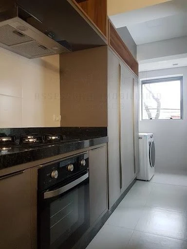3-bedroom apartment with a glass-enclosed balcony — photo 5