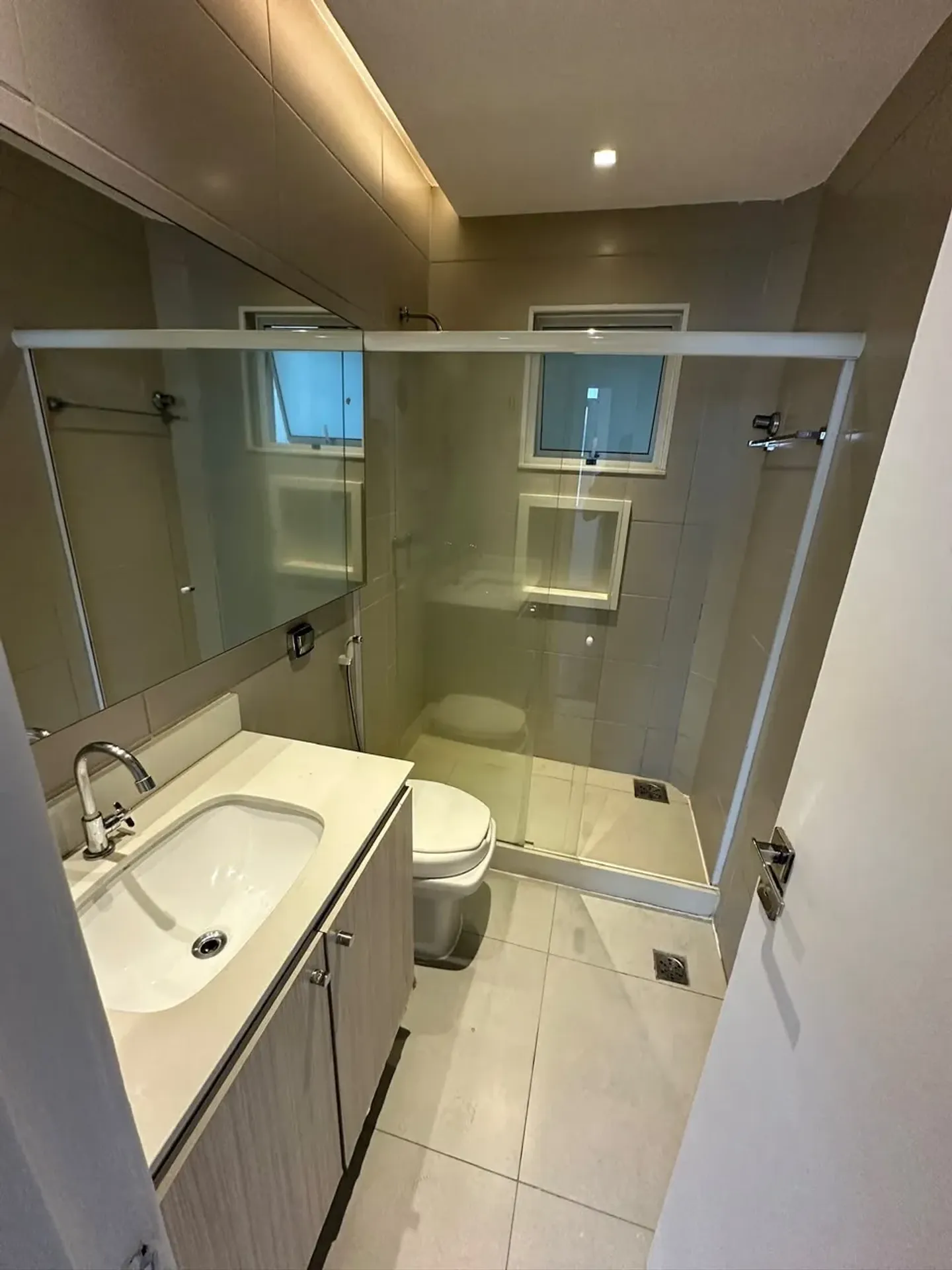 Wood or laminate floors in a 2-bedroom apartment, 72 m² — photo 6