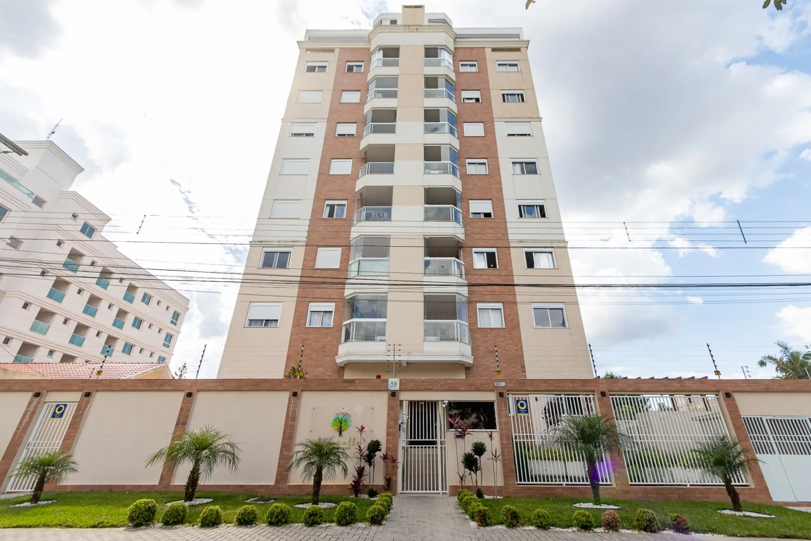 Balcony with a grill in a 2-bedroom apartment, 59 m² — photo 45
