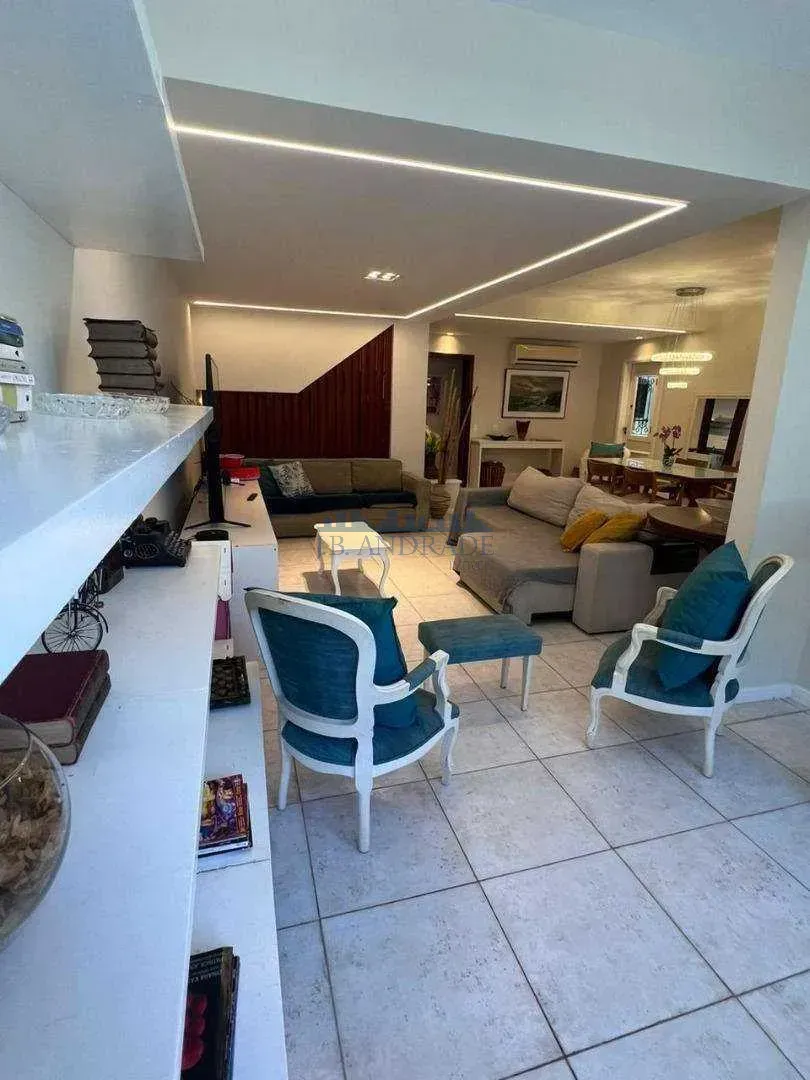 Casa com cozinha fechada e fogão a gás — photo 16