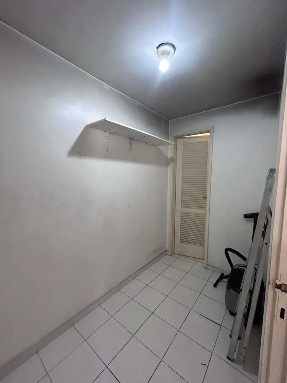 Apartment with a closed kitchen and gas stove — photo 20