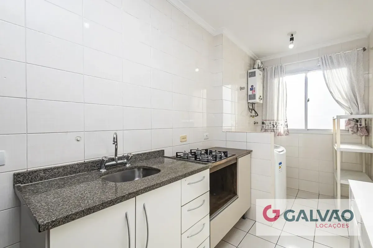 2-bedroom apartment in a building with a gym — photo 4