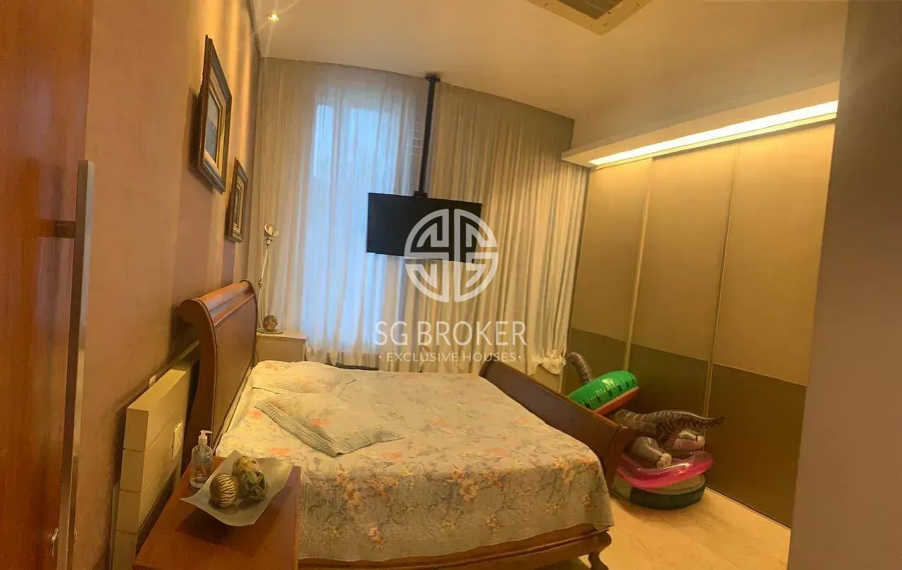 Furnished house, 800 m², with floor-to-ceiling windows — photo 20