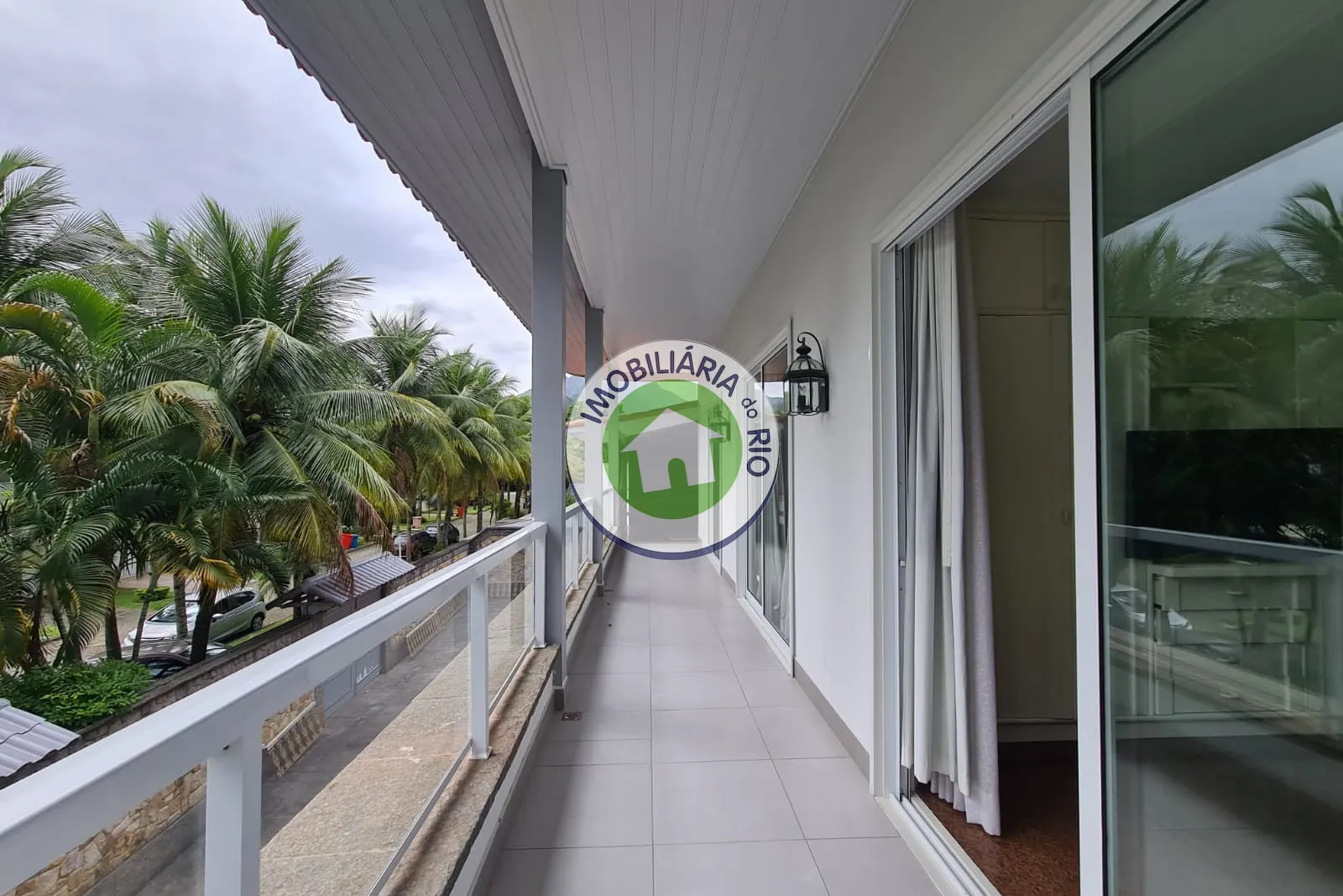 House with 5 bedrooms and 5 bathrooms plus 4 parking spaces — photo 9
