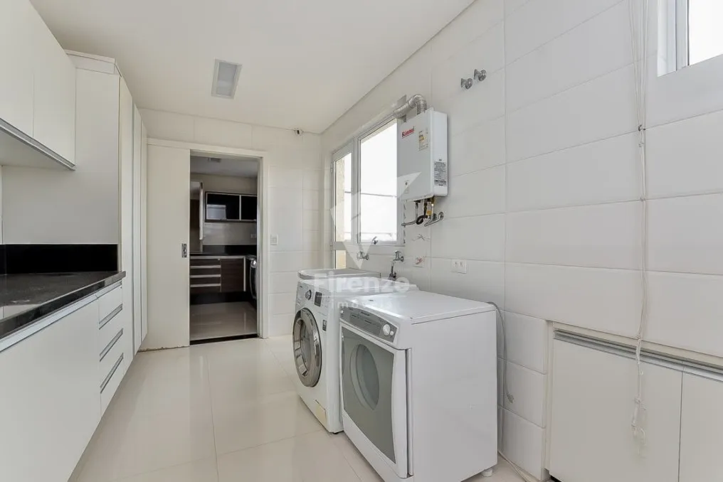 Furnished 352 m² apartment with 3 en-suite bedrooms — photo 35