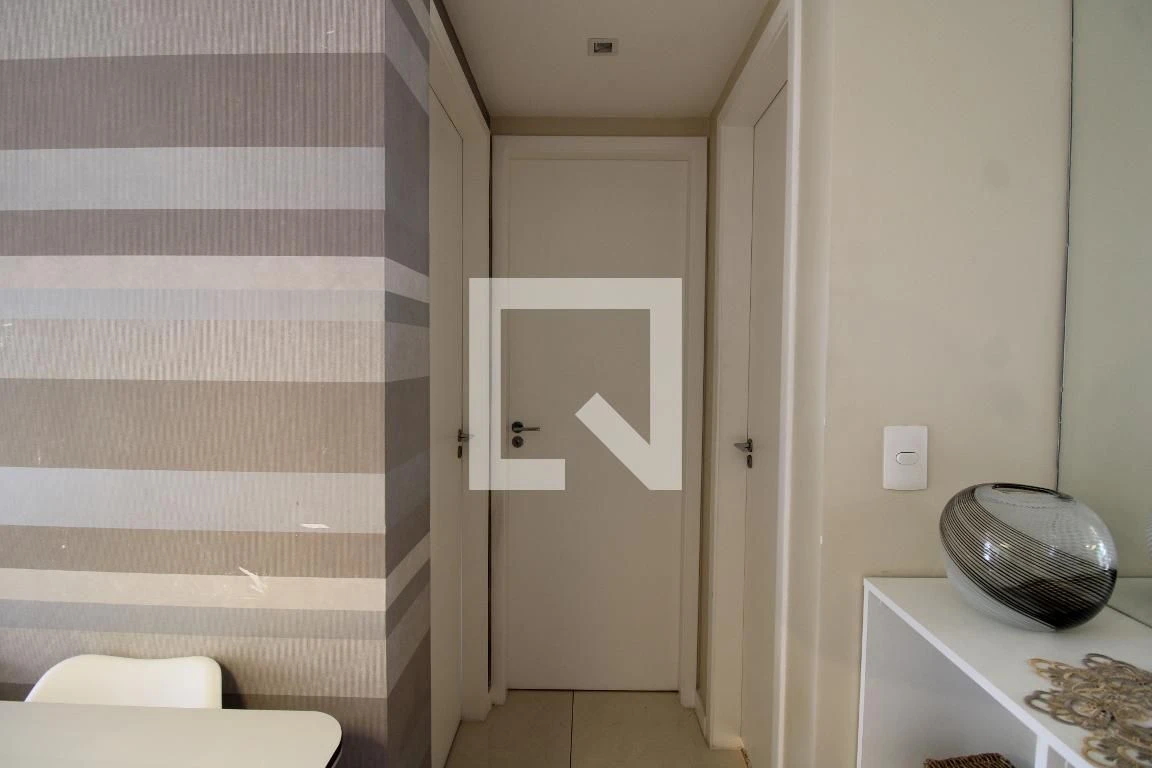 Furnished 2-bedroom apartment with glass balcony — photo 26