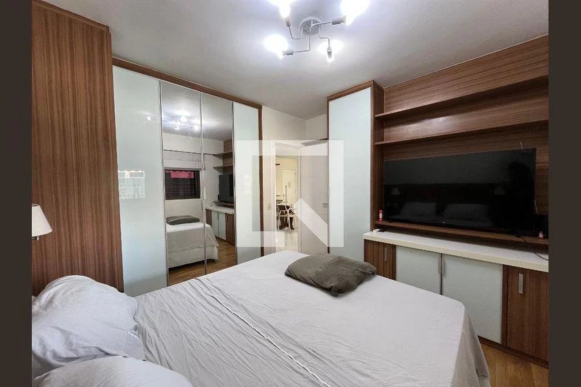 2-bedroom apartment in a building with a gym — photo 15