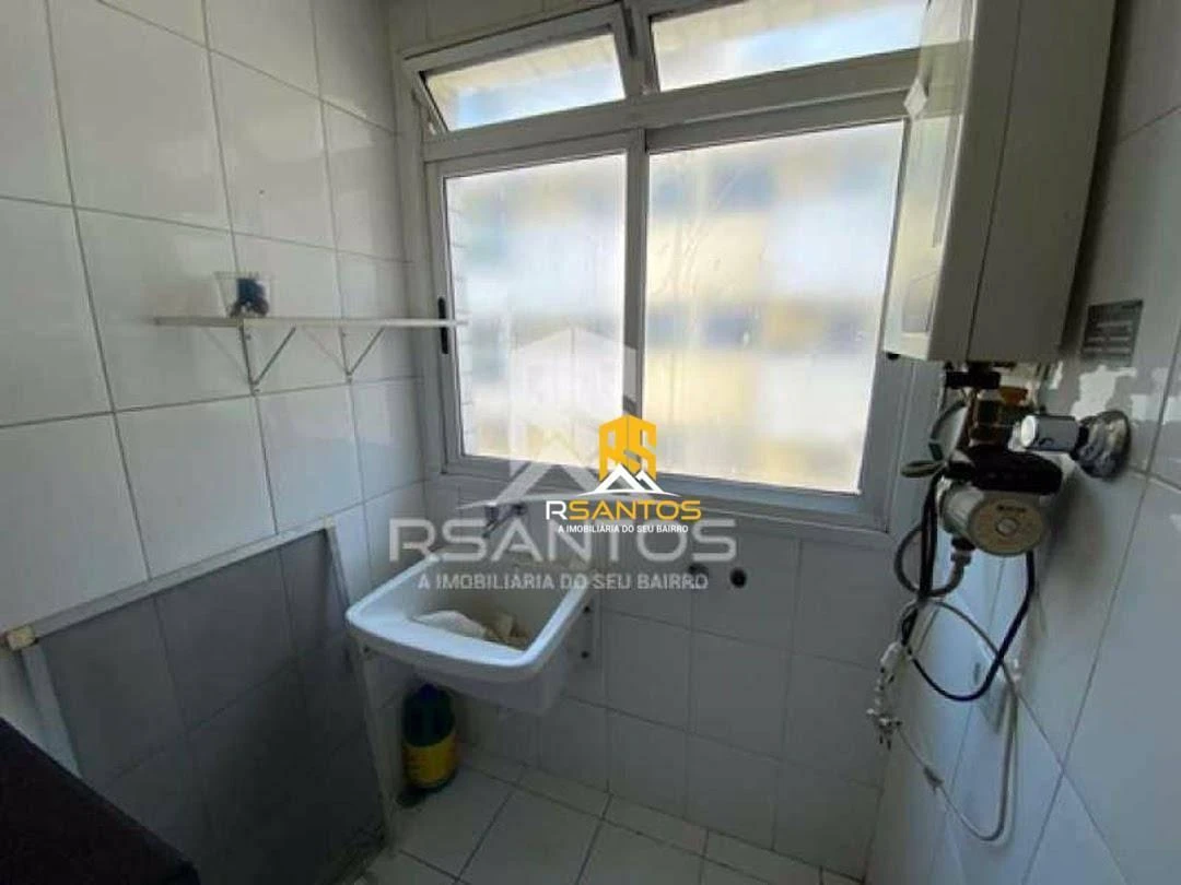 2-bedroom apartment in a building with a pool — photo 3