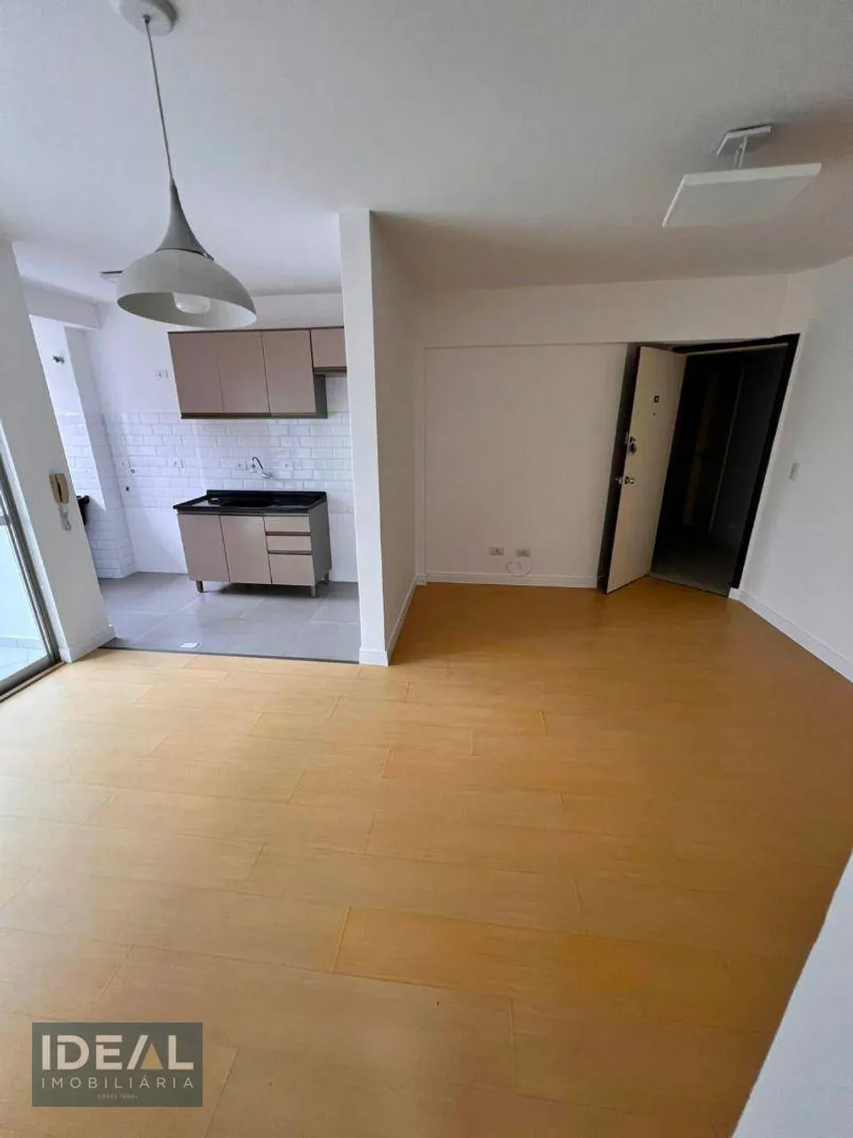 Unfurnished 2-bedroom apartment with a balcony