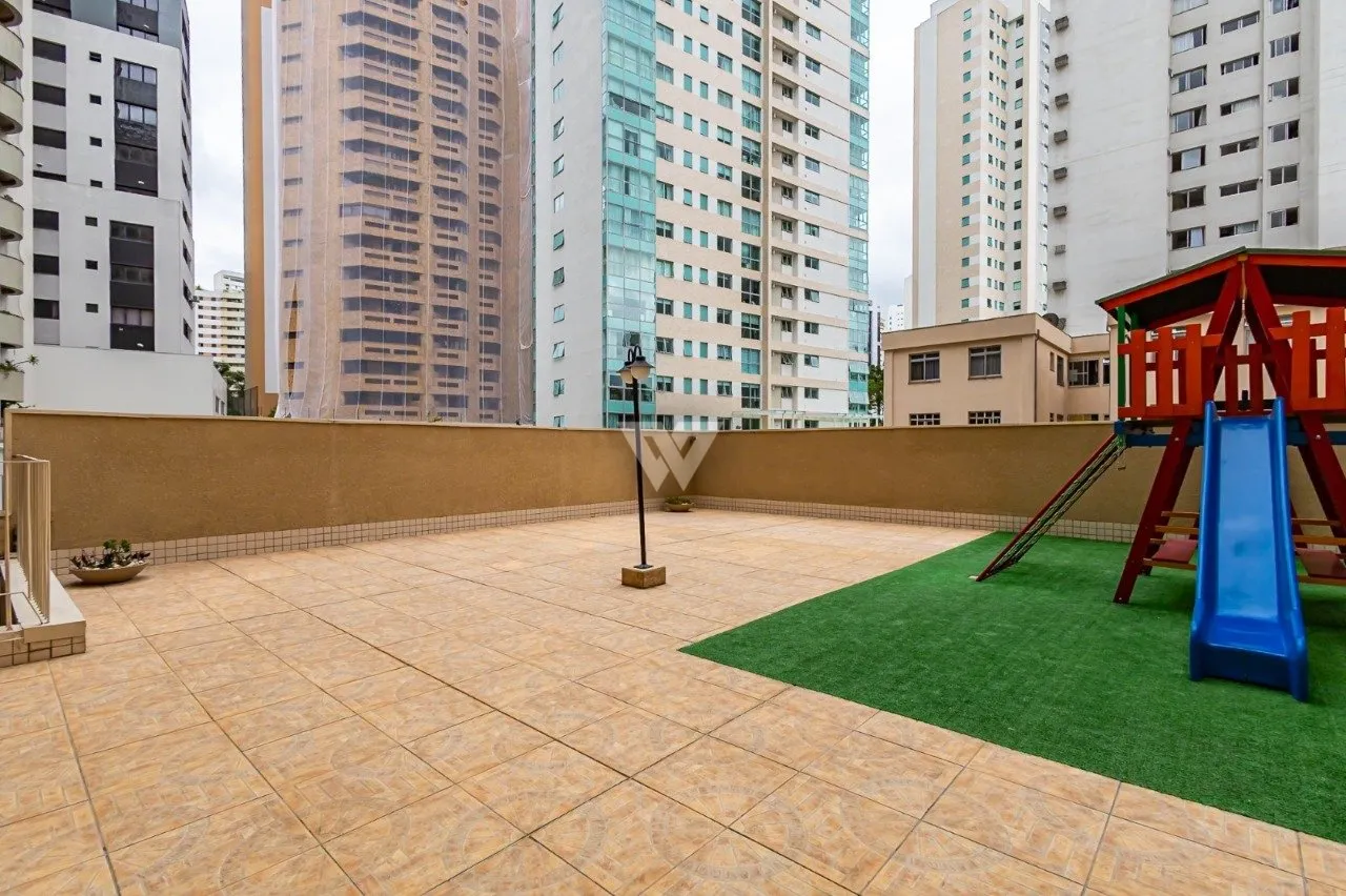 Apartment with wood floors, 4 bedrooms and glass balcony — photo 31