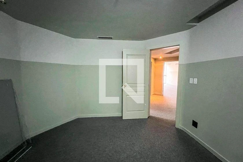Apartment with 8 bedrooms, 3 bathrooms and 350 m² — photo 46