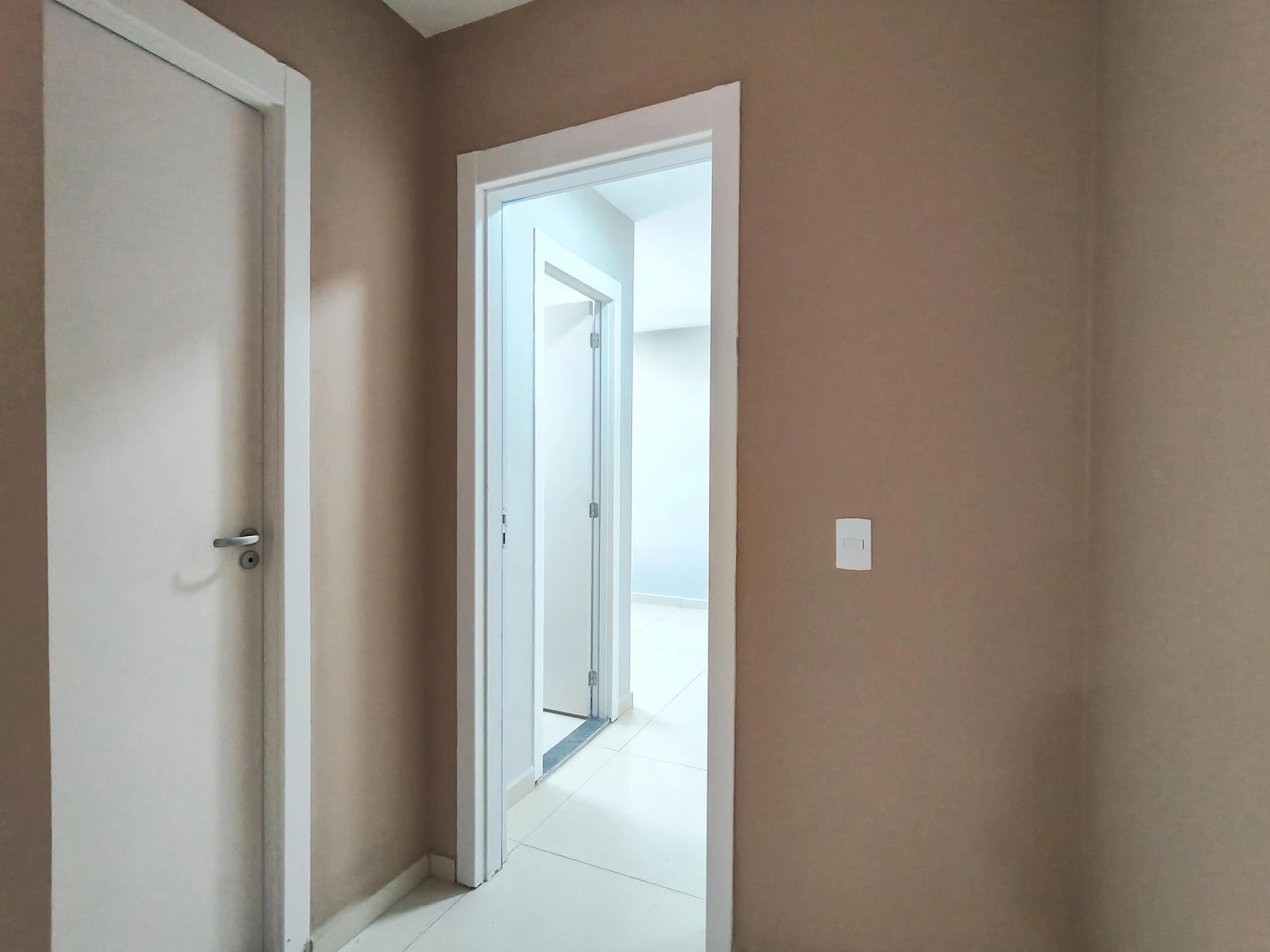 Apartamento com 2 quartos e varanda de vidro fechada — photo 42