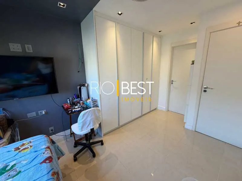 Floor-to-ceiling windows in a 4-bedroom apartment, 385 m² — photo 29