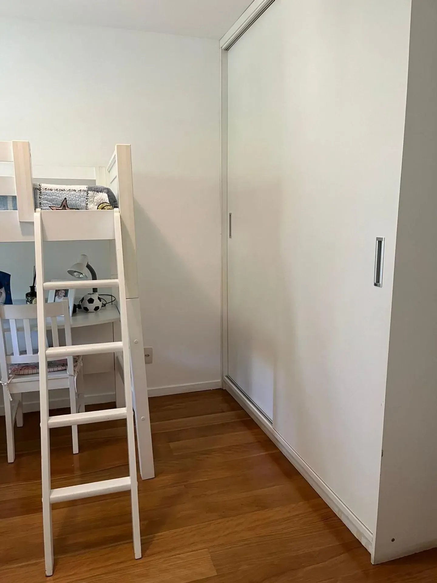 Furnished apartment with balcony, 4 bedrooms and 5 baths — photo 43