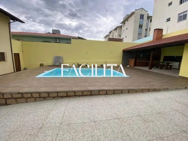 Furnished 164 m² house with 3 bedrooms and private garden — photo 19