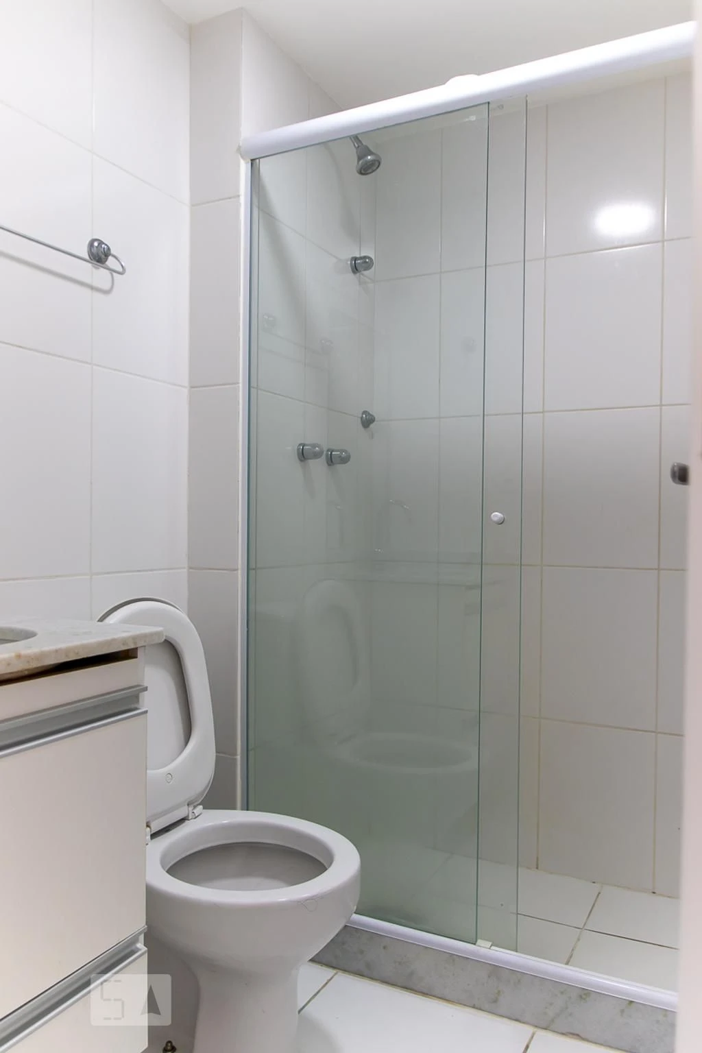 Unfurnished 3-bedroom apartment with en-suite baths — photo 23