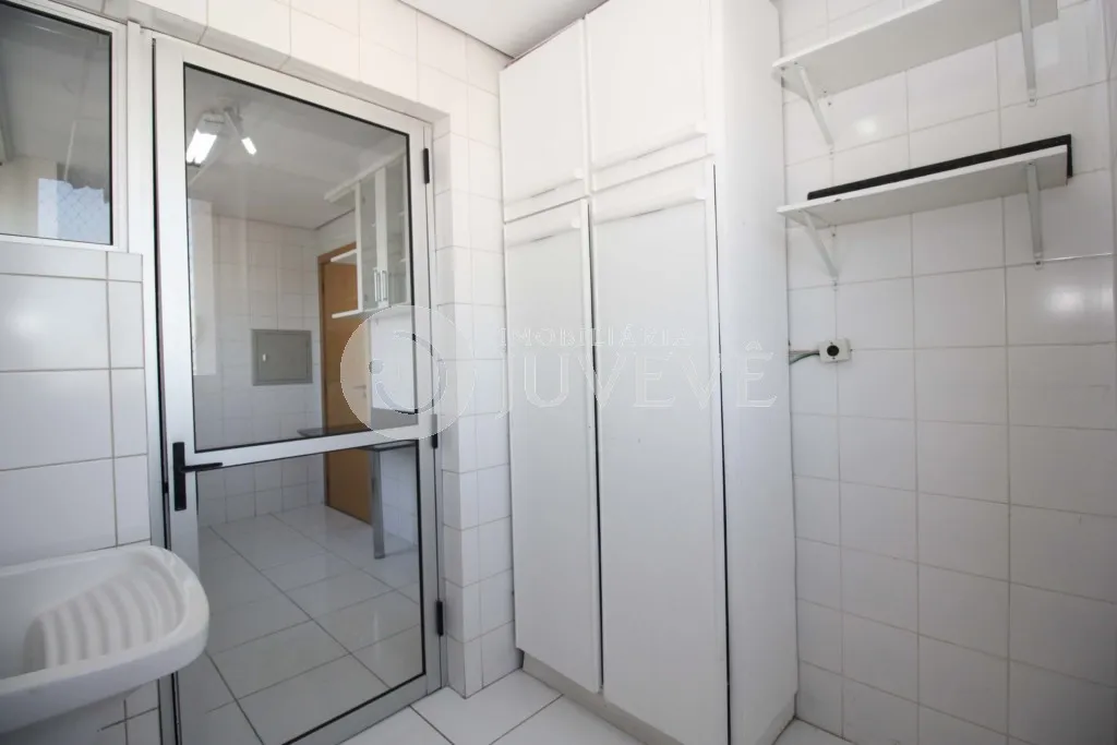 Apartment, 93 m², with a glass-enclosed balcony — photo 33