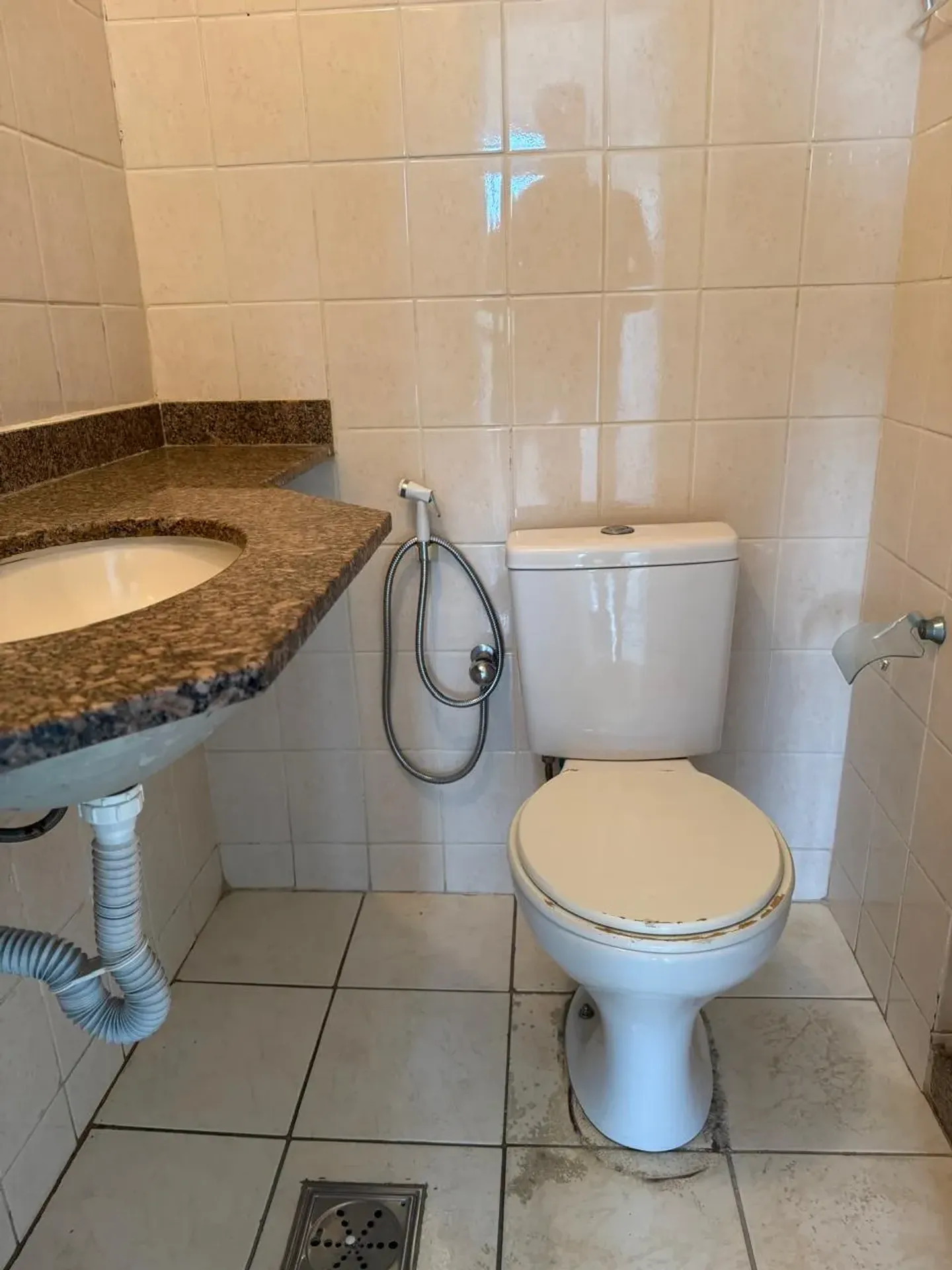 2-bedroom apartment in a building with a gym — photo 6
