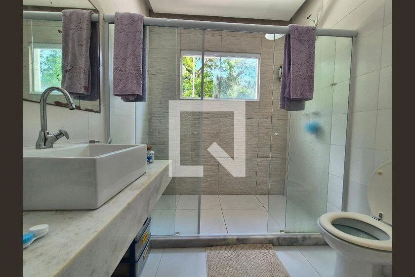 Furnished house with 3 en-suite bedrooms and shared BBQ — photo 32