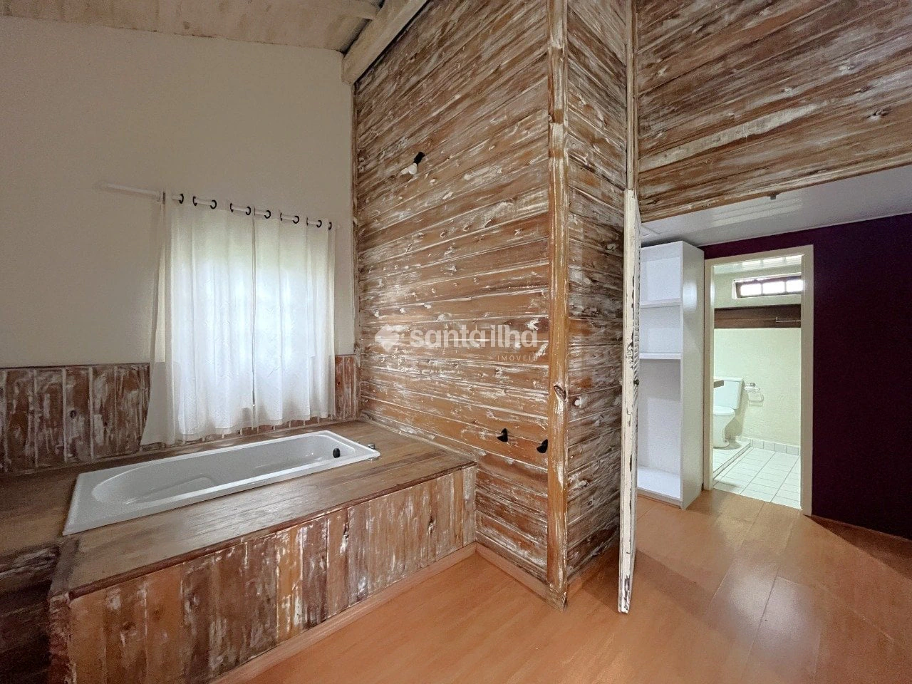 3-bedroom house with a bathtub — photo 17