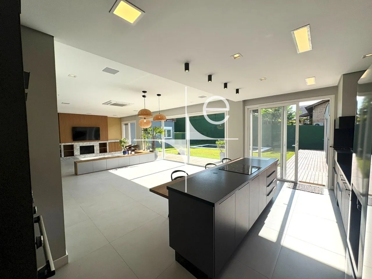 Furnished house with 4 en-suite bedrooms, balcony — photo 8