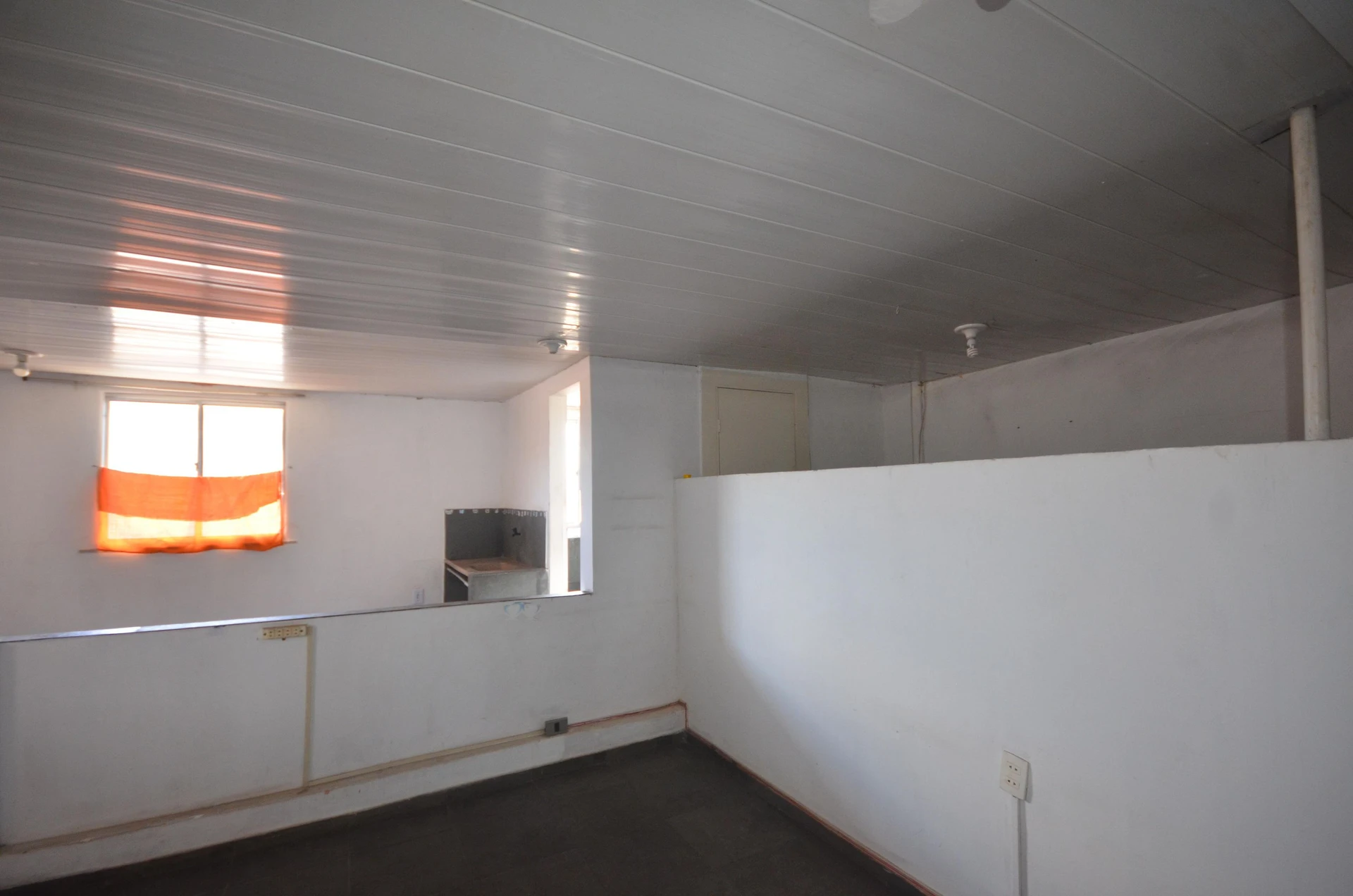 1-bedroom rental apartment with a compact kitchenette — photo 3