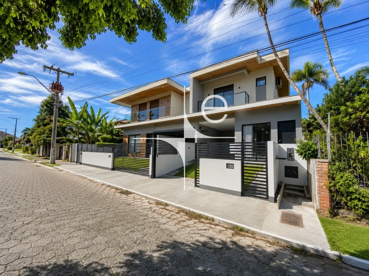 House with 3 bedrooms and a private yard — photo 17