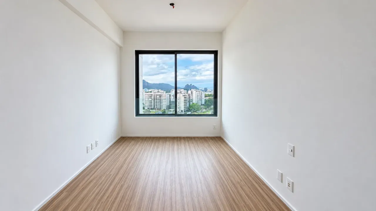 Glass-enclosed balcony in a 3-bedroom apartment, 115 m² — photo 12