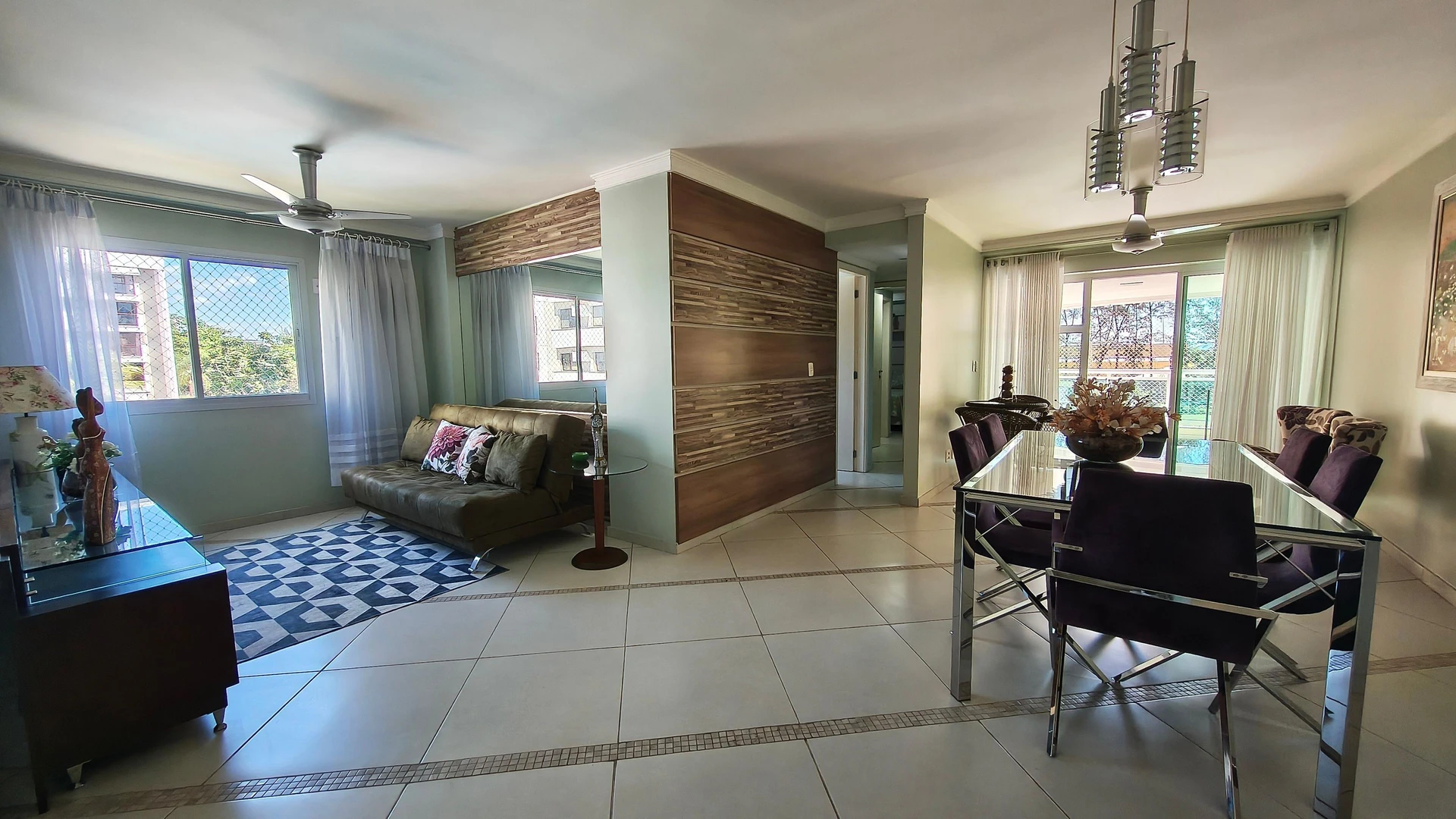 Furnished apartment with 2 en-suite bedrooms and gas
