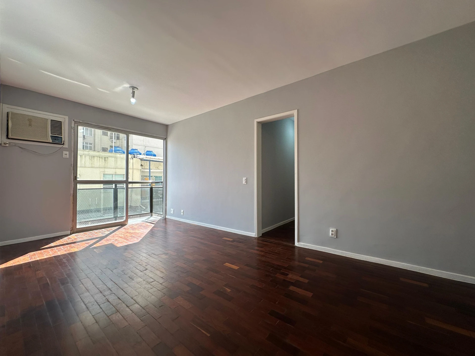 Квартира 82 м² із заскленим балконом та видом на гори — photo 8