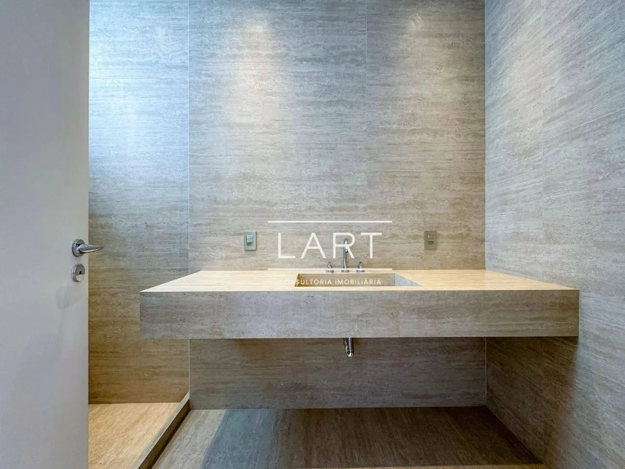 Apartamento com 4 dormitórios e varanda de vidro — photo 4