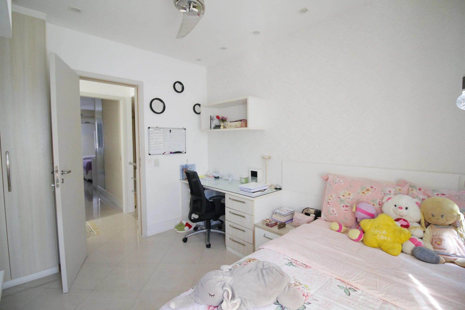 Furnished house, 230 m², with a glass-enclosed balcony — photo 6