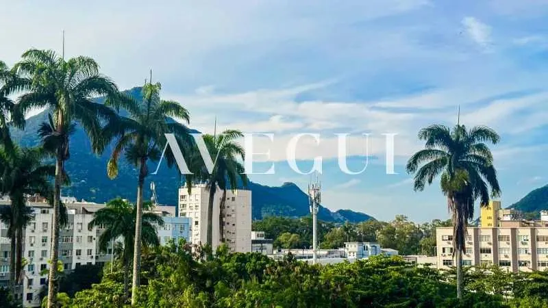 Apartamento sem mobília com 4 dormitórios e sacada — photo 18