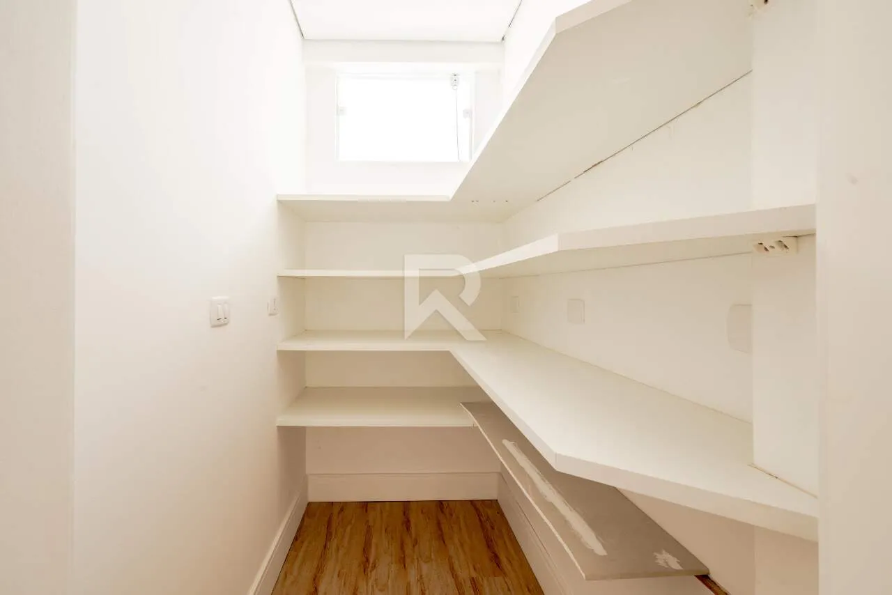 Furnished house with 4 en-suite rooms and 709 m² — photo 18