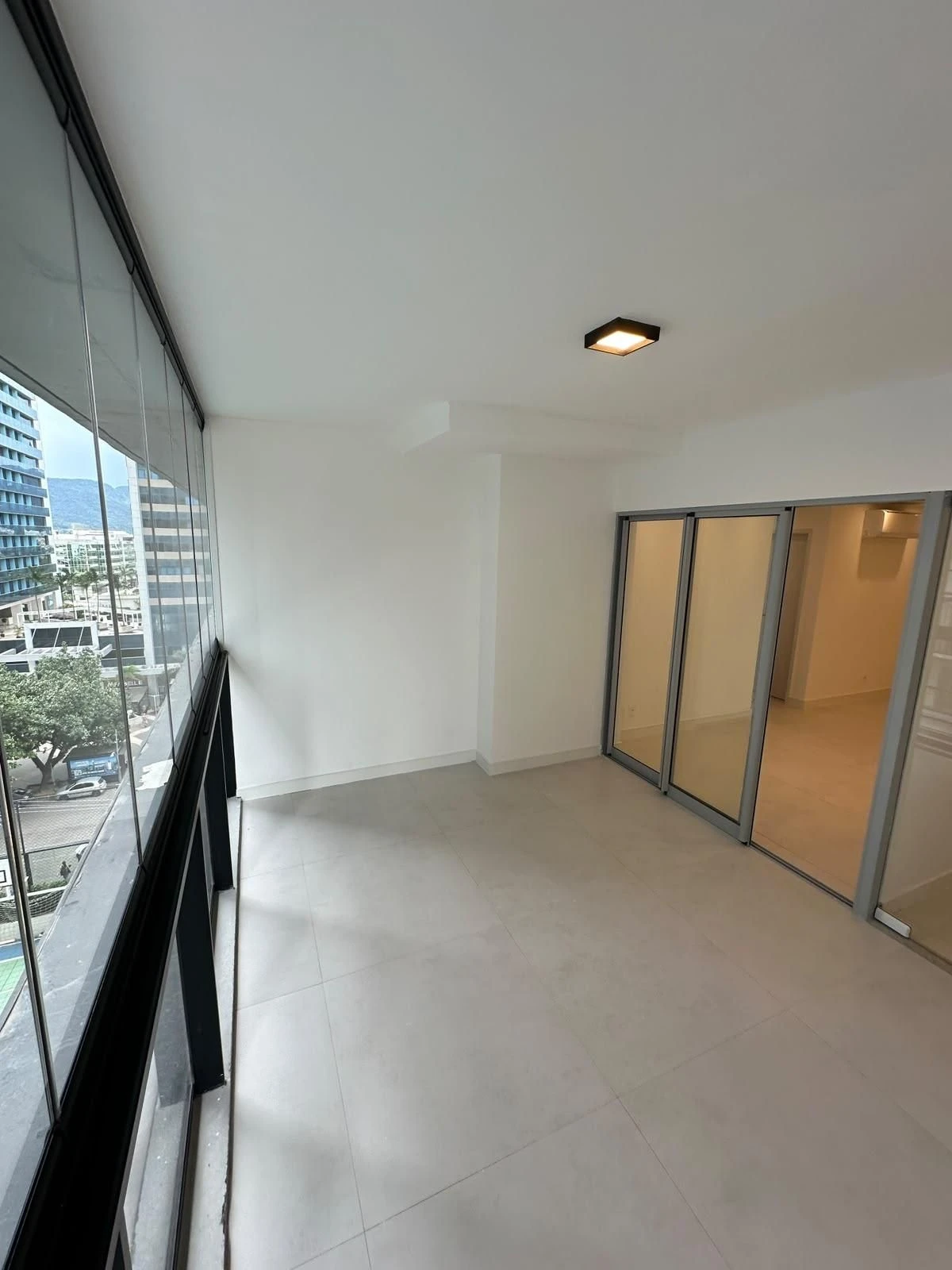 Floor-to-ceiling windows in a 2-bedroom apartment, 84 m² — photo 43