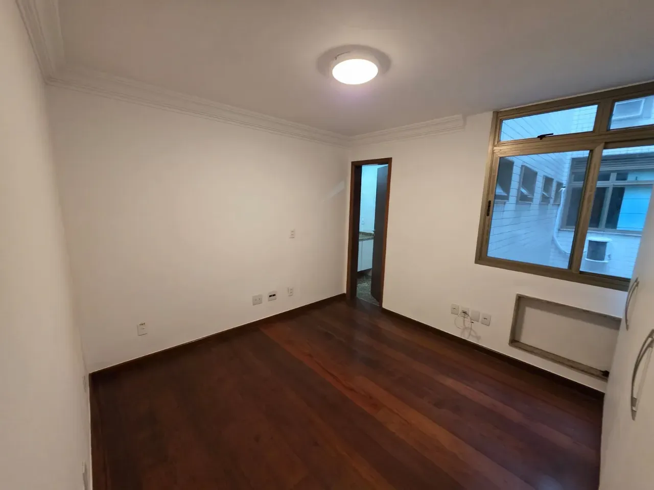 3-bedroom apartment with a bathtub — photo 22