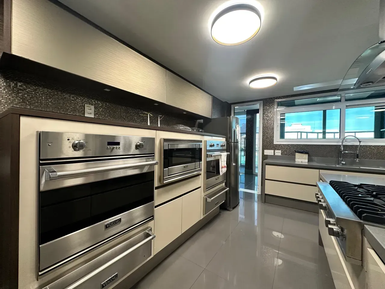 Furnished 4-bedroom apartment with 800 m² and 5 baths — photo 2