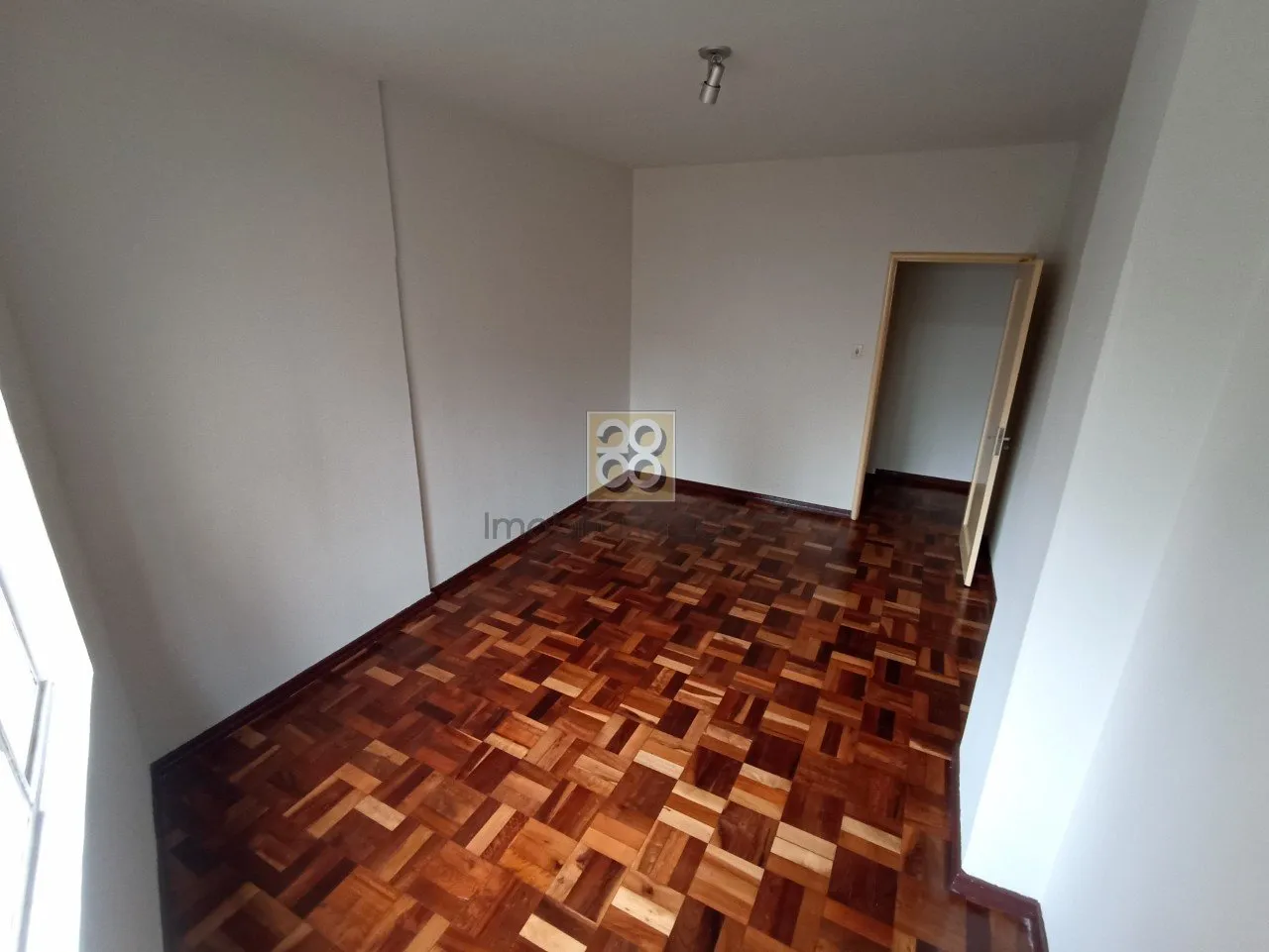 Apartment, 98 m², with wood or laminate floors — photo 8
