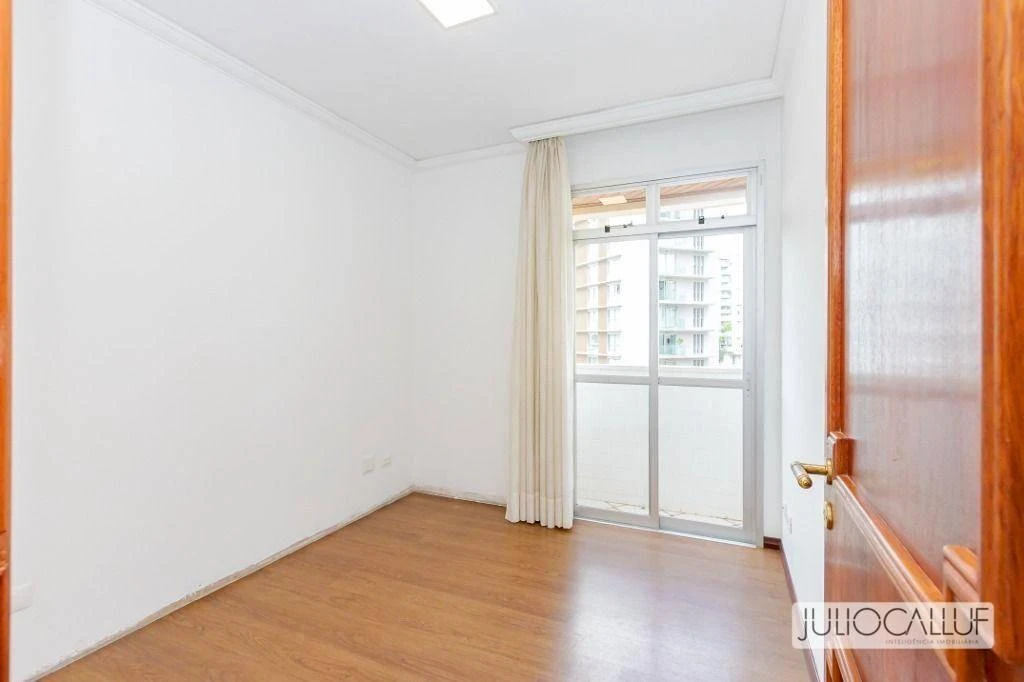 Застеклённый балкон и 3 спальни: квартира 151 м² — photo 13