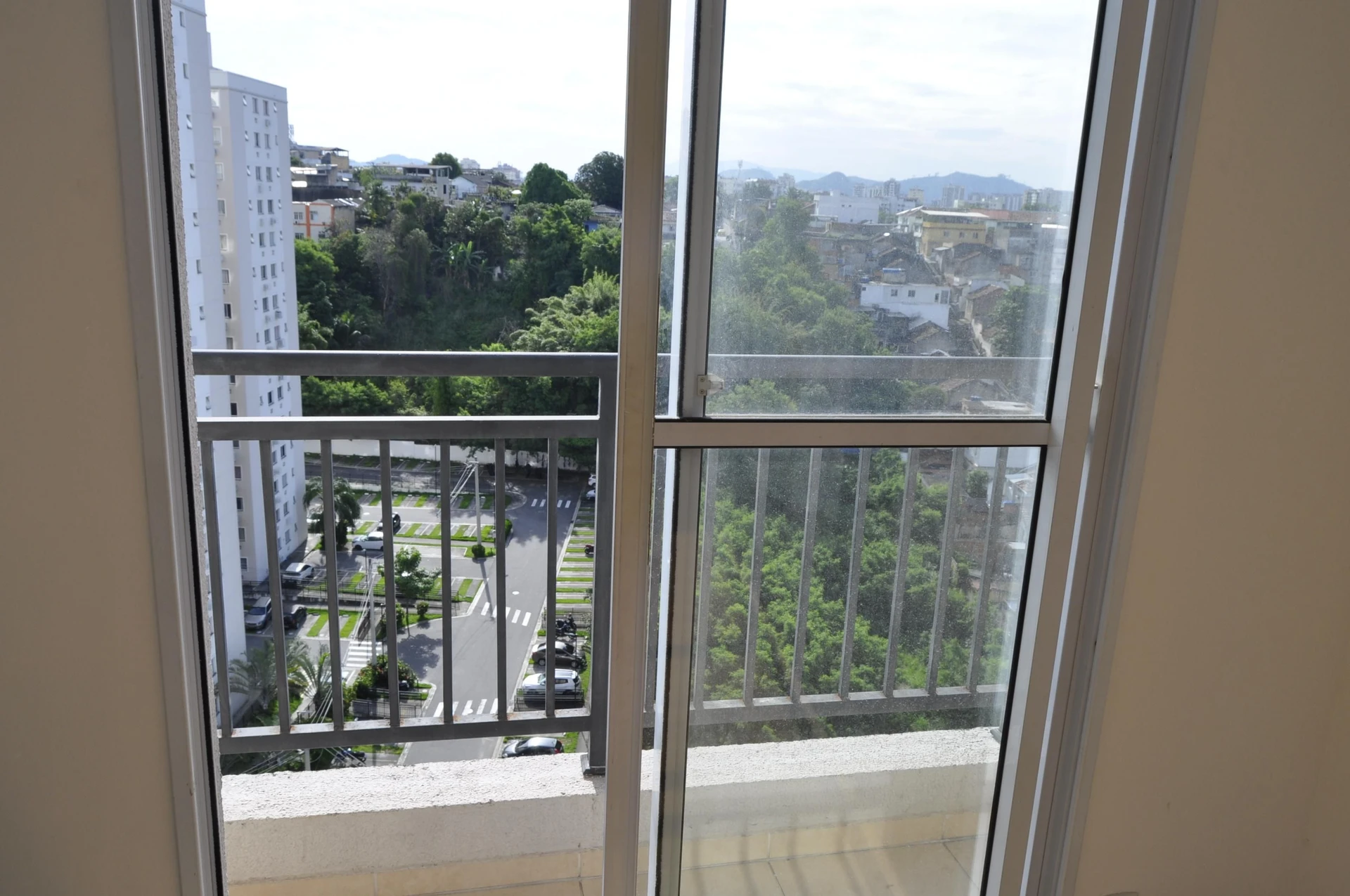 2-bedroom apartment in a building with a gym — photo 10