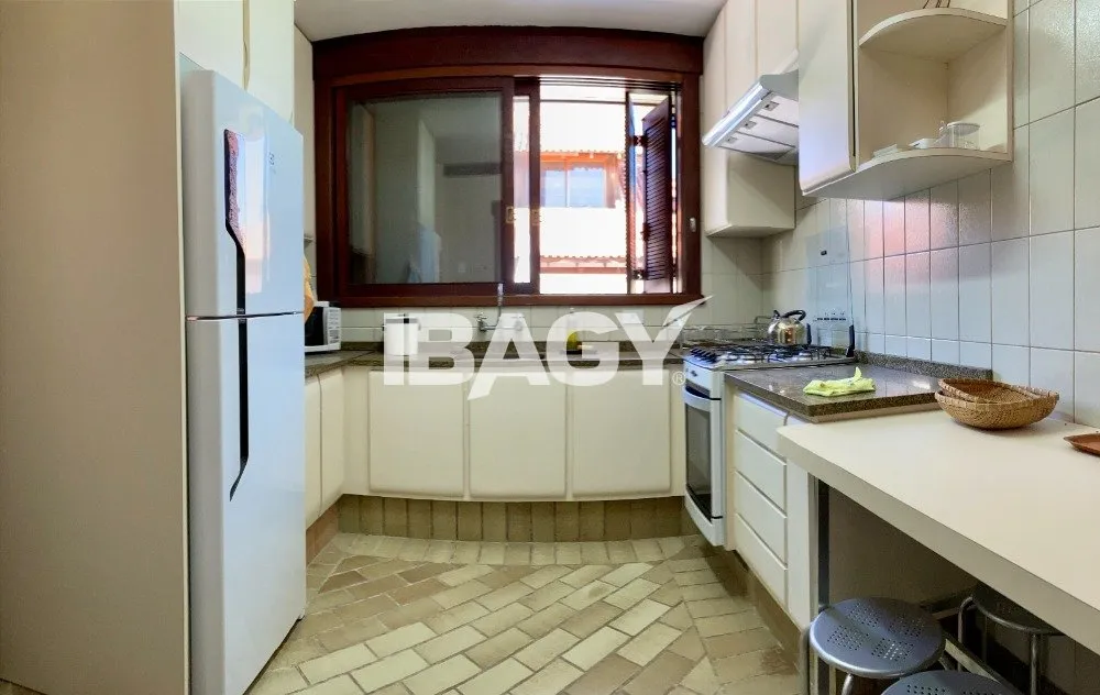 Casa amueblada con 5 dormitorios y 600 m² — photo 2