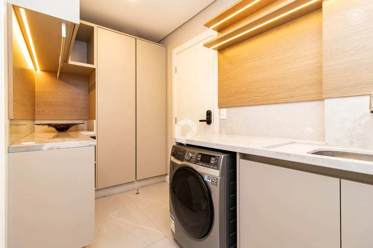 Furnished apartment with 3 en-suite bedrooms and balcony — photo 13