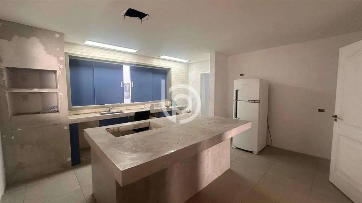 Furnished house with balcony sink and 4 bedrooms — photo 11