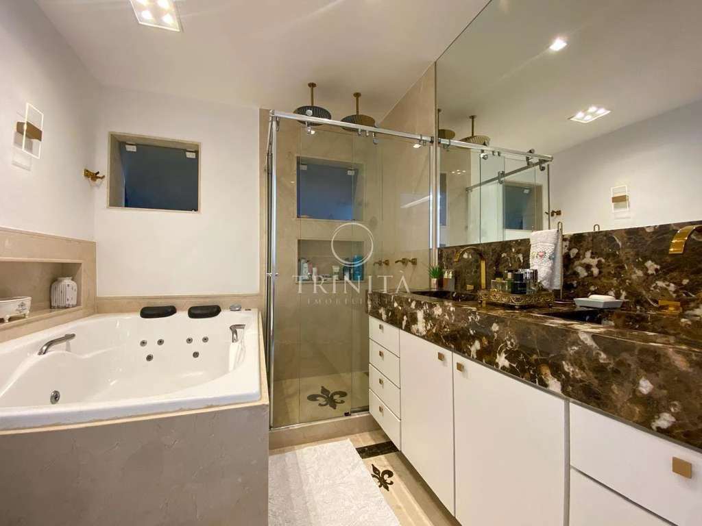 Furnished triplex home with 4 en-suite bedrooms — photo 15