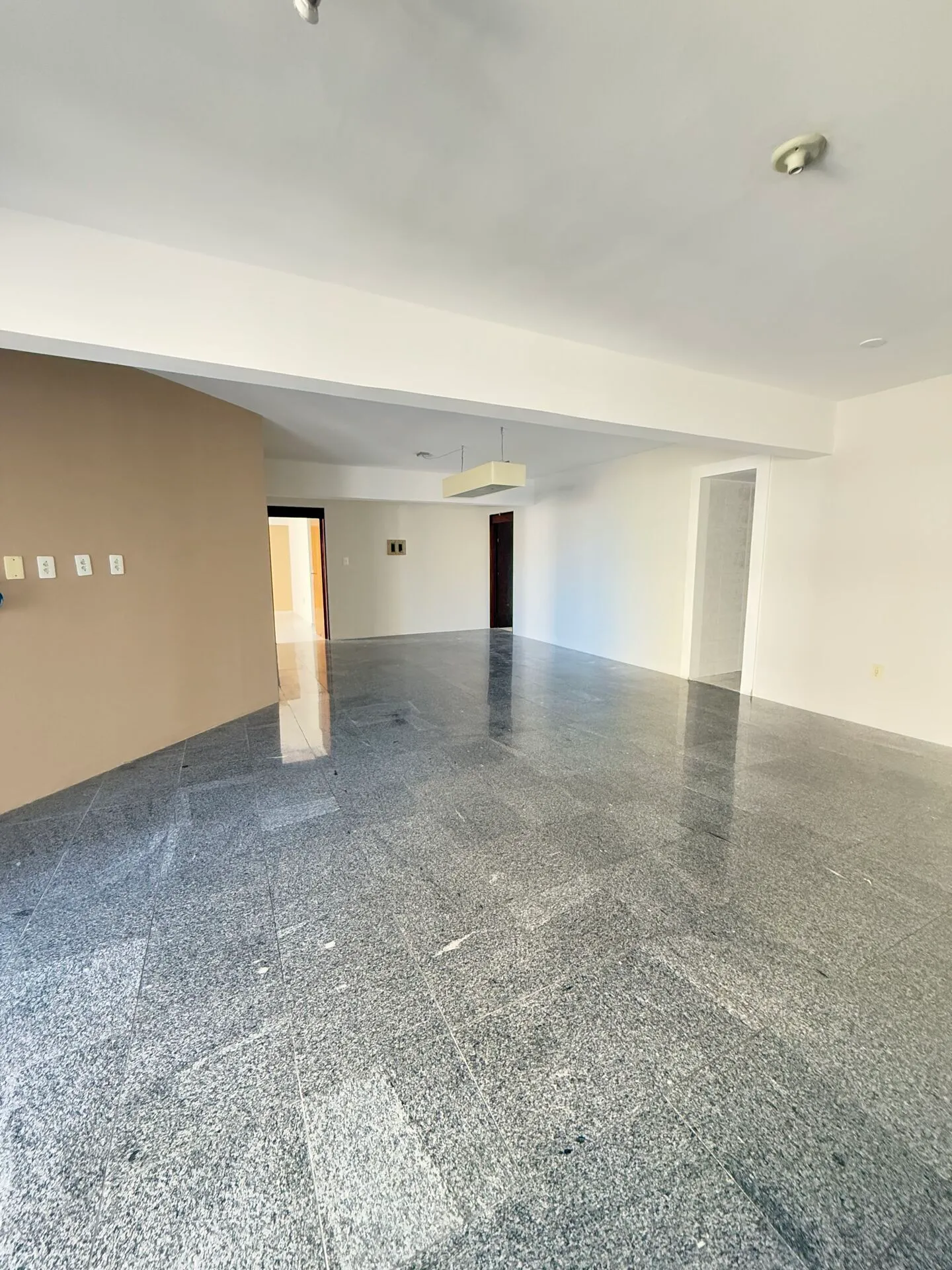 Квартира 194 м² с 3 спальнями-сюитами и 5 санузлами
