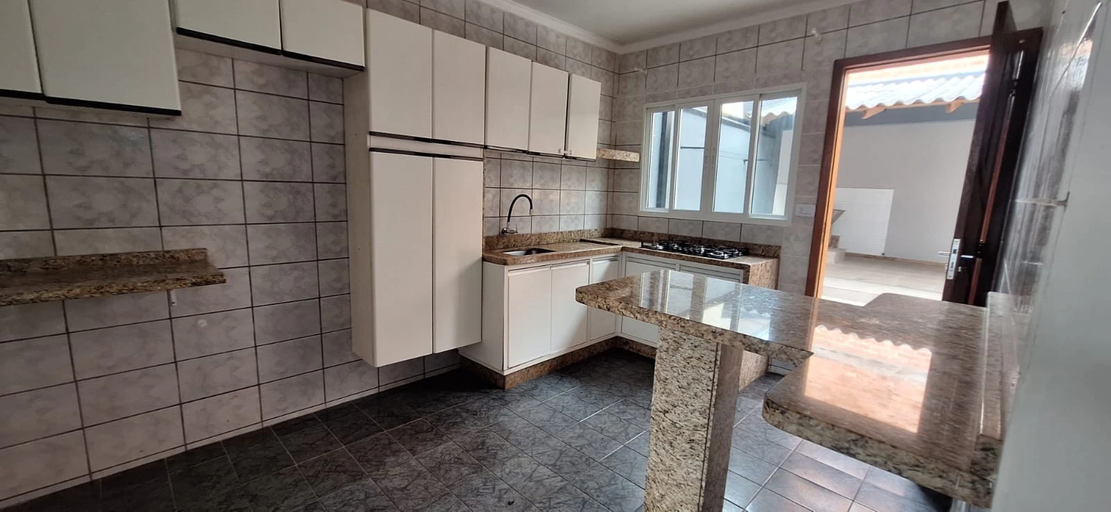2 quartos e varanda gourmet: casa de 50 m²