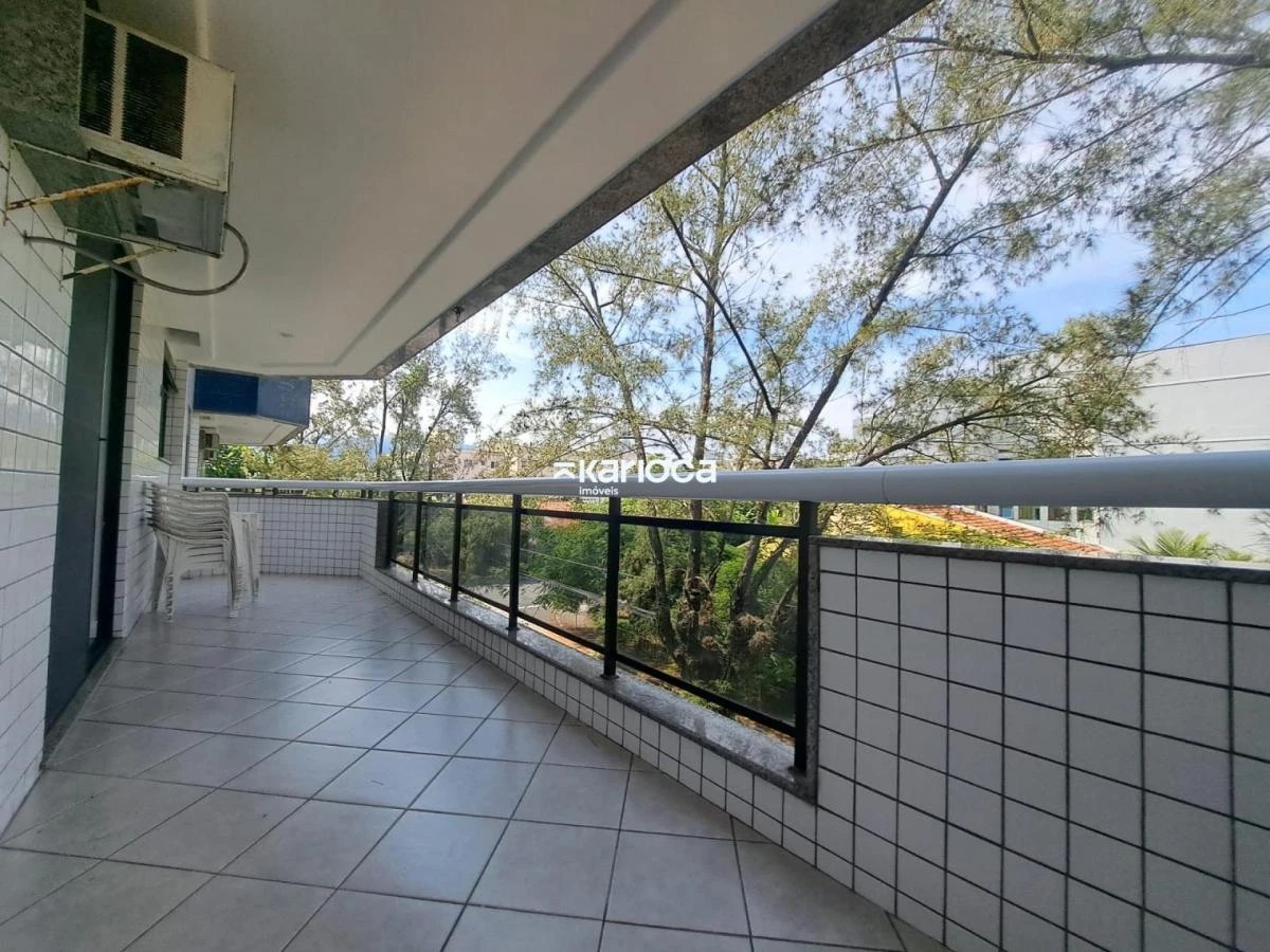 2-bedroom apartment with a glass-enclosed balcony — photo 3