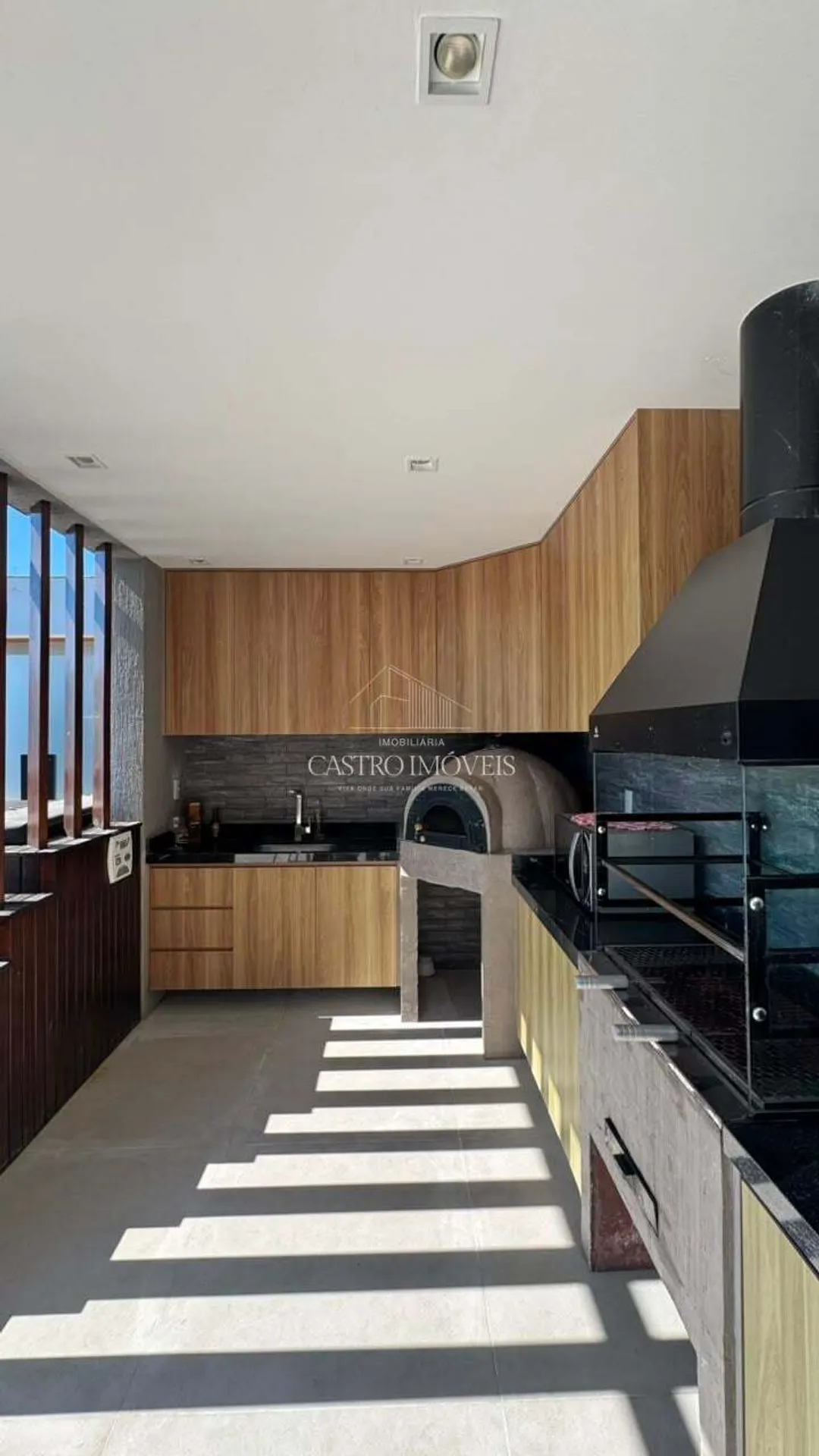 540 m² triplex house with 4 en-suite bedrooms — photo 38