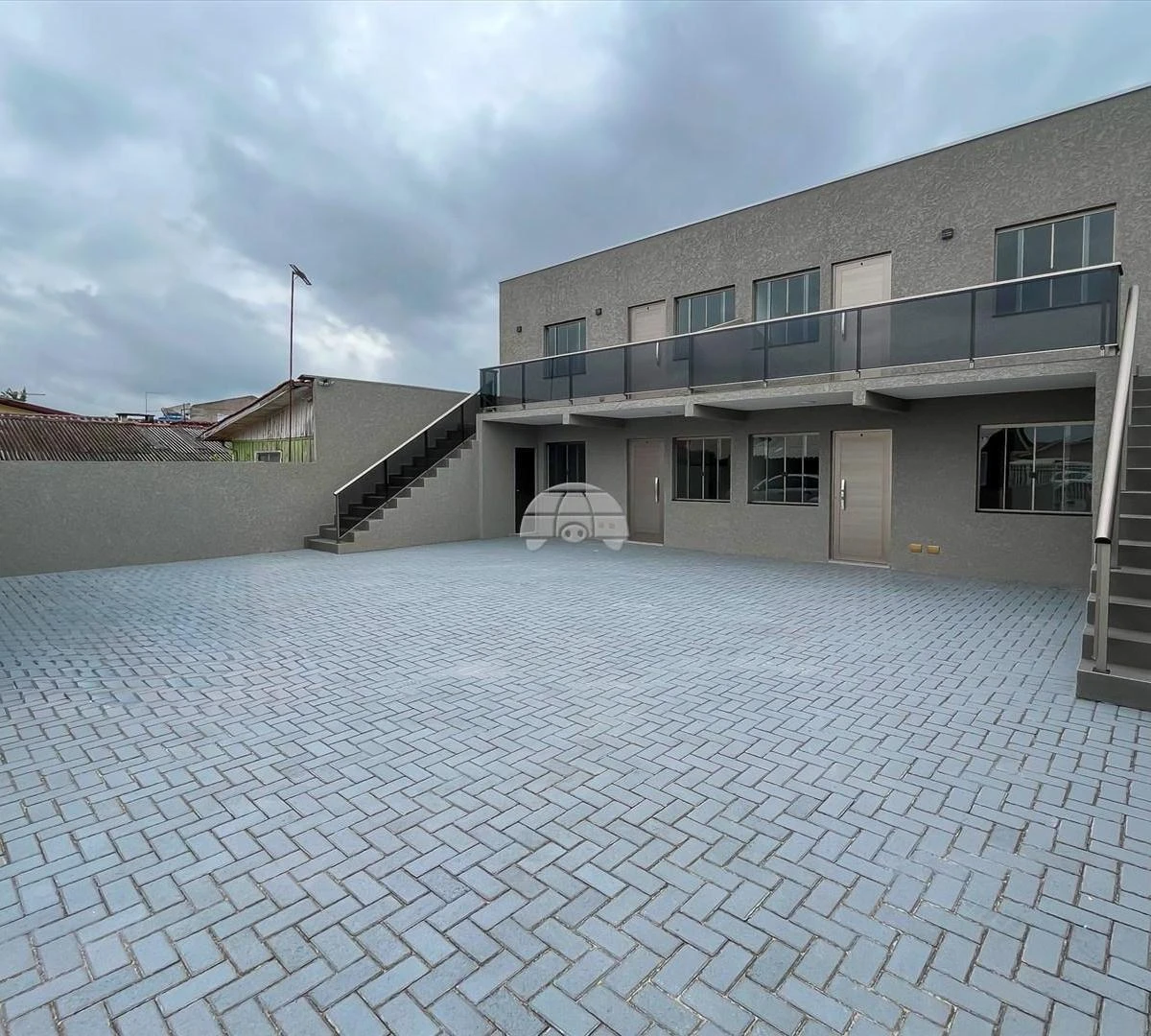 House with 2 bedrooms and a glassed-in balcony